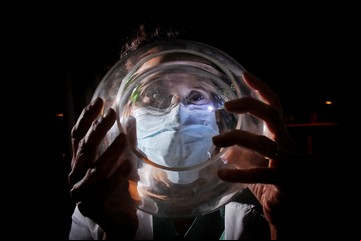 La médica que tuiteó el lado más terrible de la guerra contra la pandemia