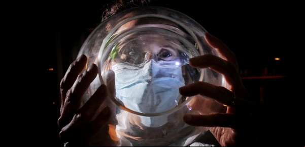 La médica que tuiteó el lado más terrible de la guerra contra la pandemia