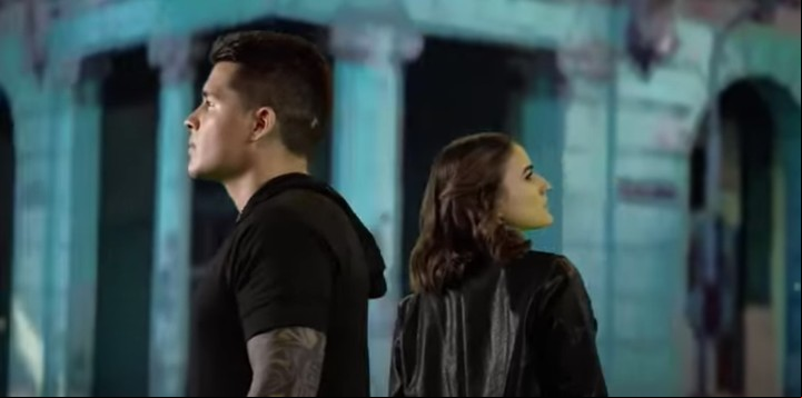 Joncien y Yailenys Pérez interpretan "Libertad", la canción compuesta por Emilio Estefan. Foto Captura de video
