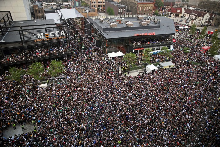 El Deer District a pleno, a punto de celebrar el título. Foto Angela Peterson/Milwaukee Journal-Sentinel via AP