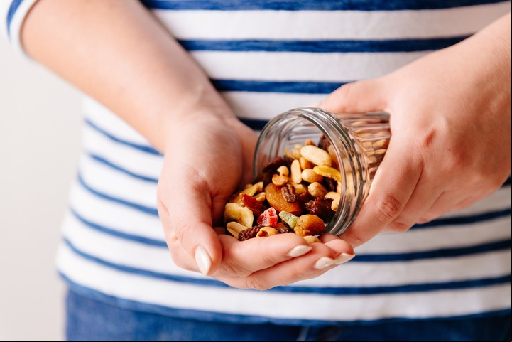 Los frutos secos tostados brindan saciedad a media mañana. Foto Shutterstock.