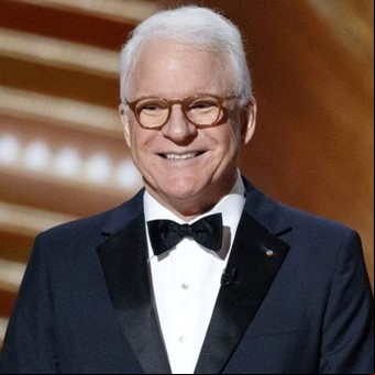 Escatológico: Steve Martin y sus "olorosos" chistes en Saturday Night Live con Selena Gomez