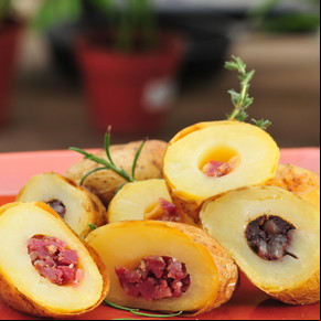 Papas rellenas con chorizo y morcilla