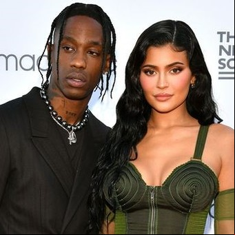 Tragedia de Astroworld: una importante revista no quiere que llegue a la calle su entrevista a Travis Scott y Kylie Jenner