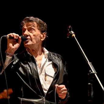 Moris cumple 80 años: el autor de "El oso" que unió la rebeldía rockera y la poesía de la calle