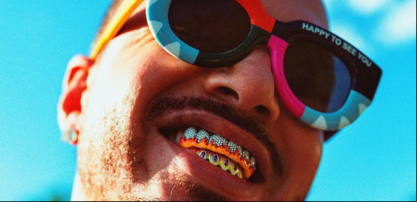 J Balvin, ¿estilo o provocación?: sorprendió con un look con minifalda