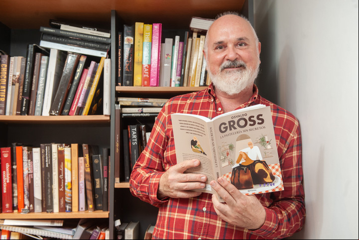 Gross con su nuevo libro. Foto: Fernando de la Orden.