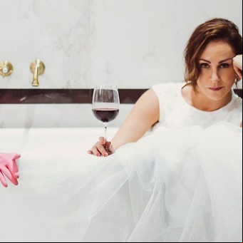 Con gracia, acidez y autocrítica, Ana Milán creó una comedia (imperdible) a su imagen y semejanza