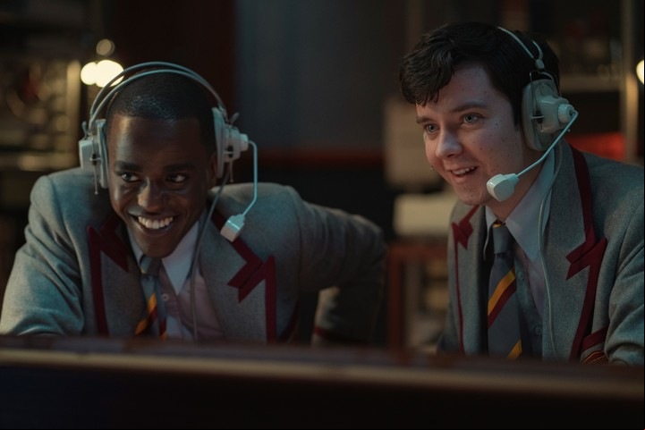 Las nuevas andanzas de Otis y Eric, amigos y protagonistas de Sex Education.