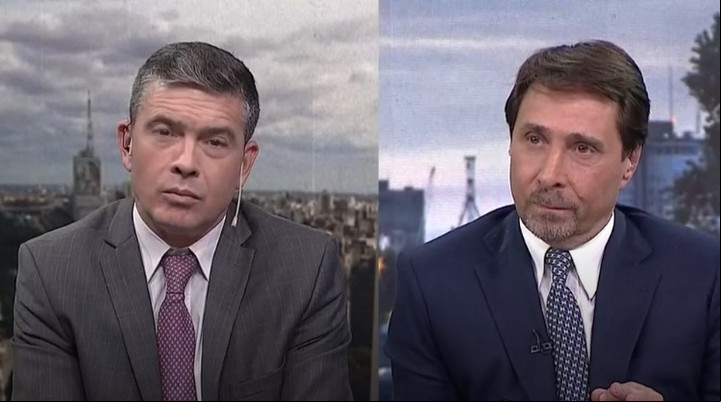 Pablo Rossi y Eduardo Feinmann haciendo "el pase". Foto: Captura TV.