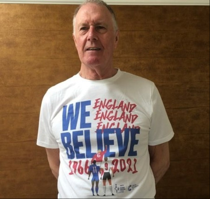 Sir Geoff Hurst, a punto de cumplir 80 años. Es muy activo en las redes, tiene una fundación con su nombre y organiza eventos de caridad.