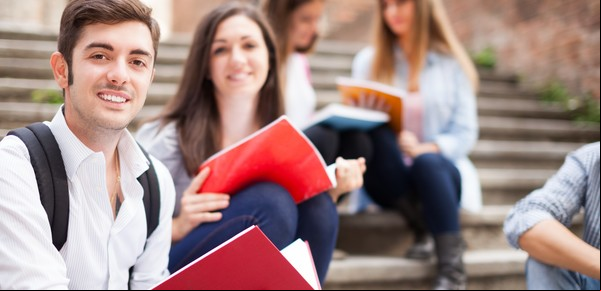 Estudiar en Estados Unidos: el programa que te ayuda a conseguir una beca y te devuelve el dinero si no te la dan