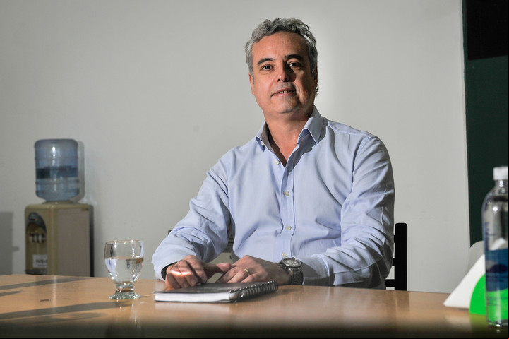 Eduardo Spinosa, director de la Liga Profesional y presidente de Banfield, también es cuestionado por su gestión. Foto: Maxi Failla