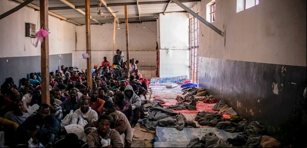 Un viaje al fondo de las cárceles de Libia, en donde se tortura y convierte en despojos a los migrantes