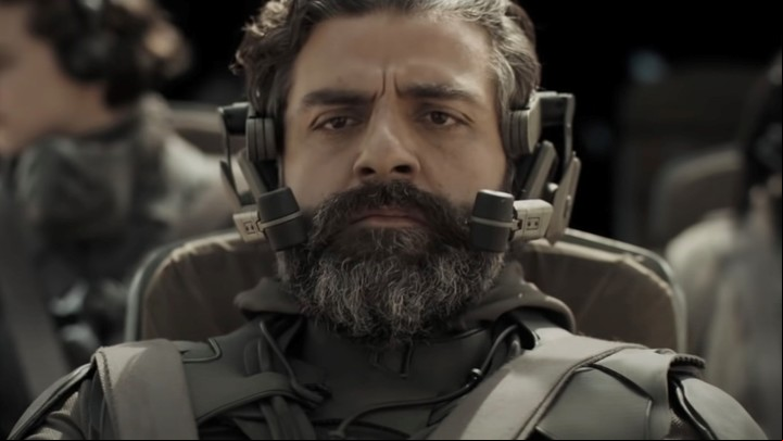 En la candidata al Oscar (y multipremiada) "Duna" es el duque Leto Atreides, padre del personaje de Timothée Chalamet. Está en HBO Max.