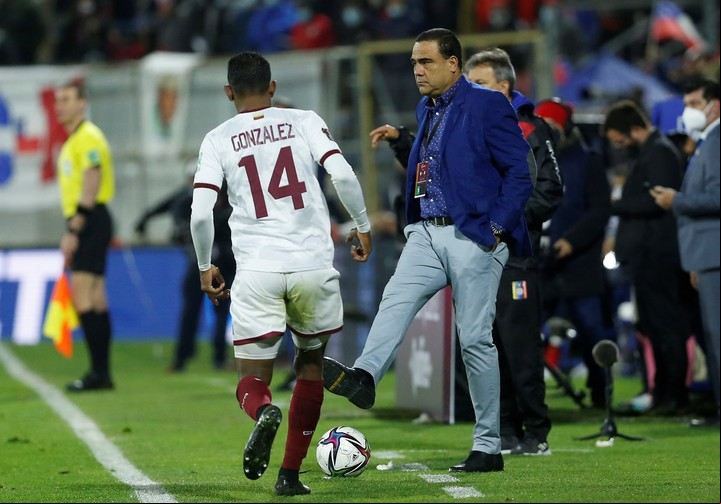 Leonardo González pretende ser designado definitivamente para continuar a cargo del seleccionado venezolano. (Foto: Claudio Reyes / AP)