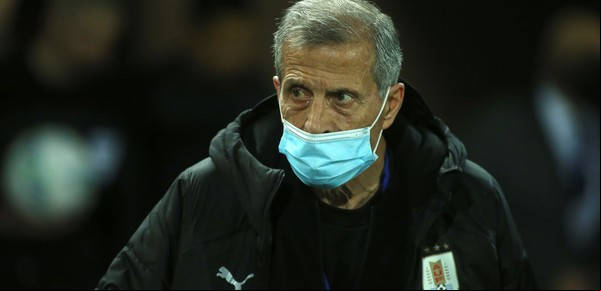 El Maestro Tabárez convenció a los dirigentes y seguirá al frente de la Selección de Uruguay