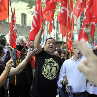 Luis D'Elía convocó a una marcha en defensa a Cristina Kirchner y cruzó al "Cuervo" Larroque: "Quedate vos en tu casa"