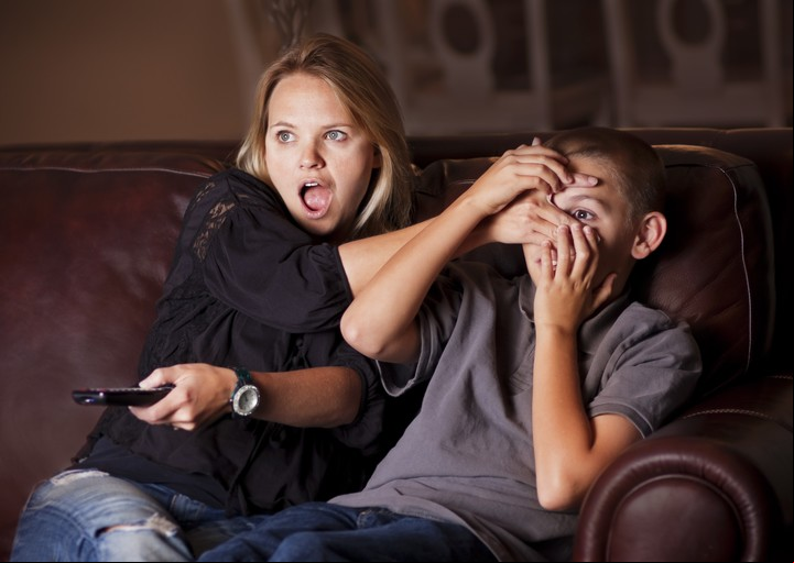 Es fundamental advertirles a chicos y chicas que el porno es ficción. Foto ilustración Shutterstock.