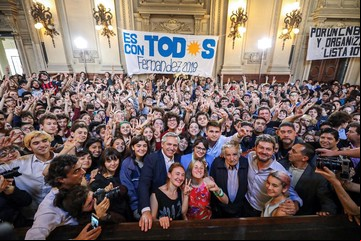 Dato clave: una encuesta midió si los jóvenes votarán a favor o en contra del Gobierno