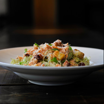 Ensalada Caesar de salmón