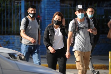 Ómicron y los contagios al aire libre: ¿hay que volver a usar el barbijo en la calle?