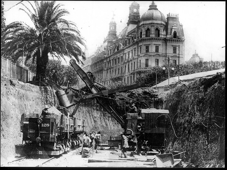La construcción de la línea de subte en 1913: se hizo a cielo abierto, en la Avenida de Mayo.
