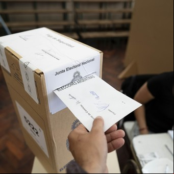 40 años de democracia: "La necesidad urgente de una educación cívico electoral"