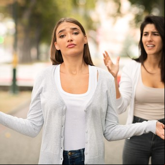 Amistades tóxicas: ¿por qué las mantenemos?