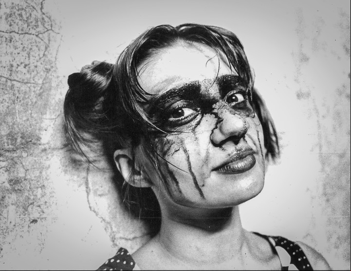 Hilda Lizarazu, post show, en la lente de Fernando Samalea, para su libro de fotos “Memorias en cámara rápida”.