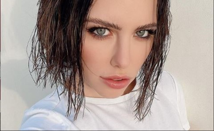 Adriana Chechik nació en Pensilvania, Estados Unidos y ya acumula 360 películas filmadas en ocho años de carrera.