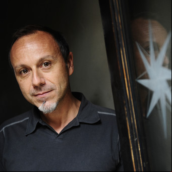 El infinito según Pablo Bernasconi: "Hay dos cosas que son infinitas, el universo y la estupidez humana"