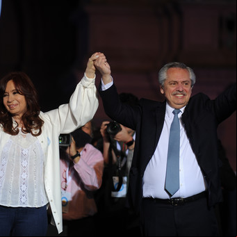 ¿Qué festejan Alberto y Cristina en relación con YPF?