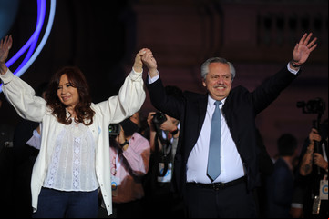 ¿Qué festejan Alberto y Cristina en relación con YPF?