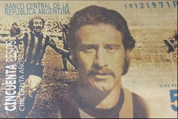 El "Aldopeso", el particular homenaje de comerciantes rosarinos por los 50 años del gol de palomita de Poy a Newell's