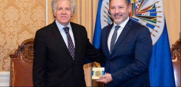 Gustavo Menéndez viajó a EE.UU. para firmar un convenio entre Merlo y la OEA que podría beneficiar al resto del GBA