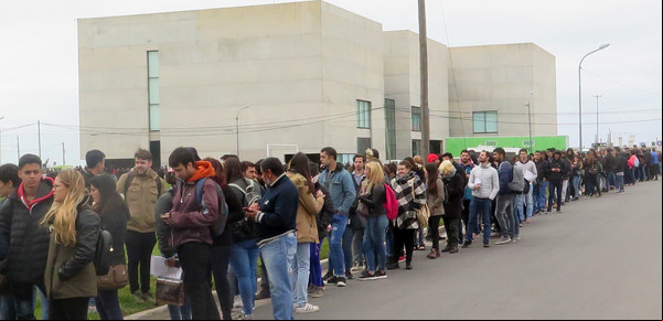 Por el deterioro de los salarios y los ingresos de las familias más trabajadores ocupados buscan otro empleo