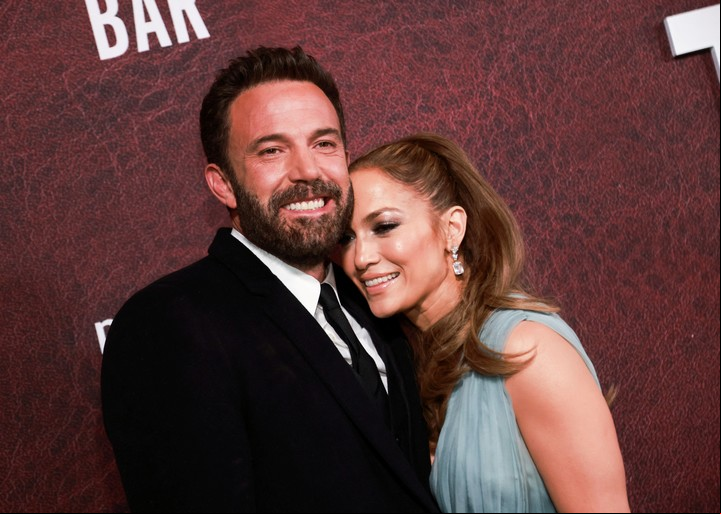 Affleck y Lopez en la premiere de la película "The Tender Bar". Foto: REUTER
