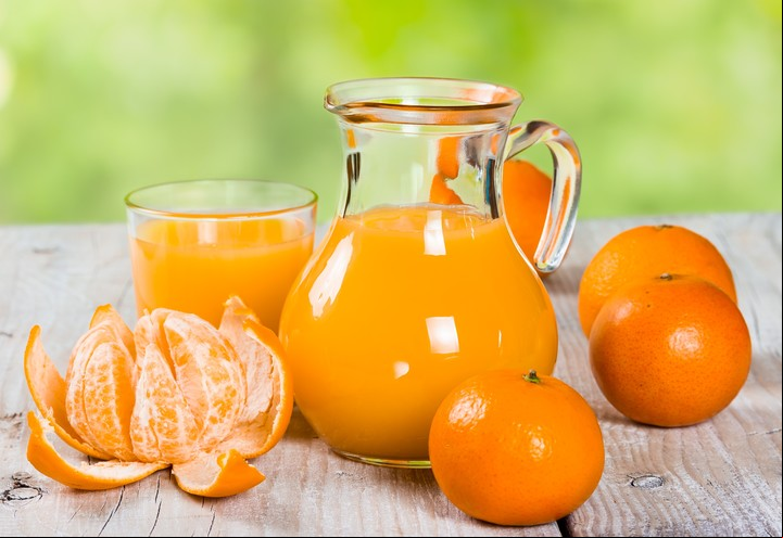 Jugo de mandarinas. Foto: Shutterstock.