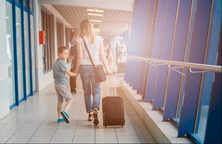 Si la madre gana más, deberá darle una mejor calidad de vida al hijo. Foto ilustración Shutterstock.