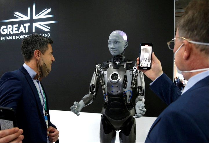 El robot humanoide Ameca, un éxito de la feria. Foto: Reuters