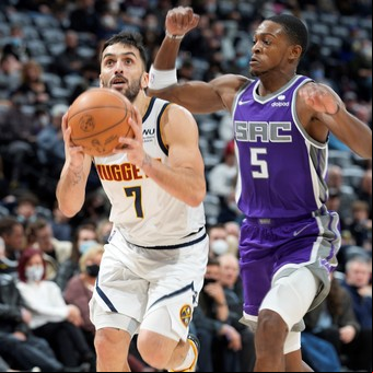 Impresionante tapón de Facundo Campazzo para coronar la victoria de los Nuggets ante los Kings de Sacramento