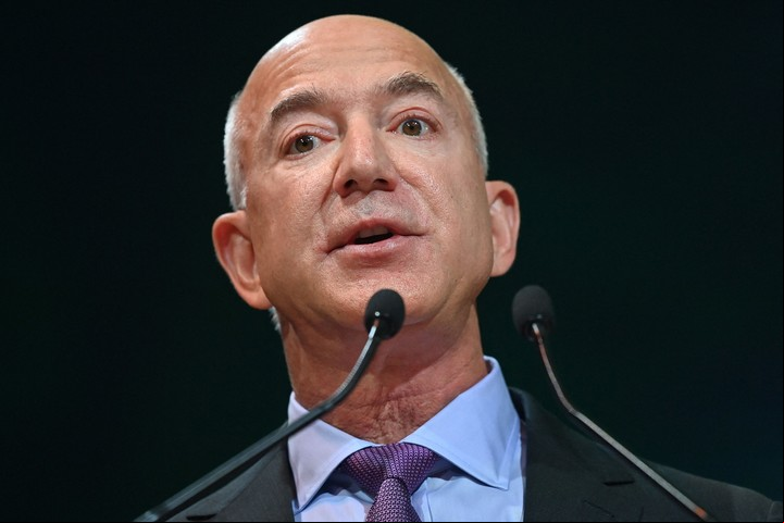 Bezos y Musk van cambiando entre el primero y el segundo más rico del mundo. Foto AFP