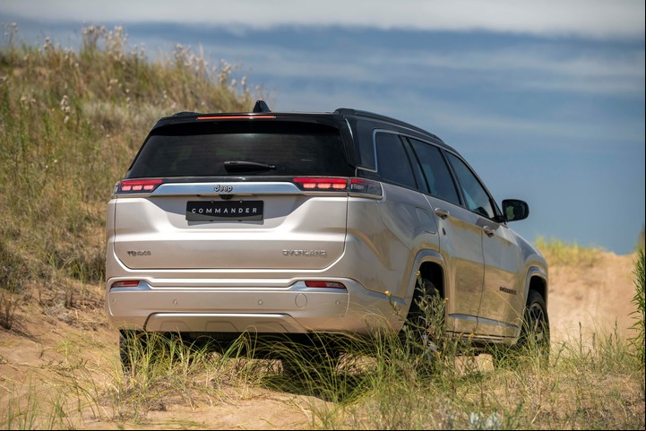 El Jeep Commander se construye sobre la misma plataforma del Com.