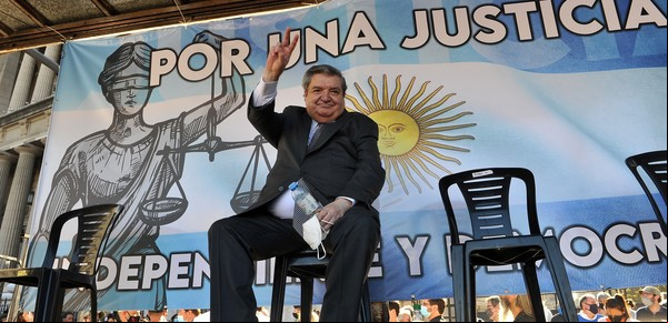 El juez Juan Ramos Padilla atacó al ex fiscal Julio Strassera