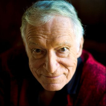 Una ex conejita Playboy contó que vio a Hugh Hefner teniendo sexo con su propio perro