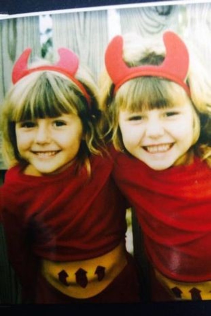 Kristina y Karissa de niñas.