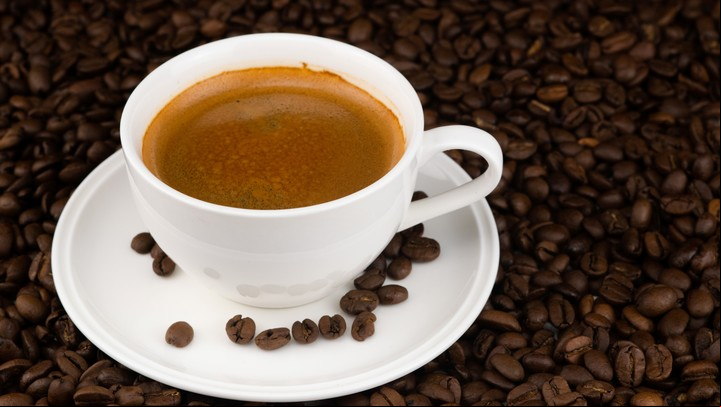 La Universidad de Harvard recomienda entre dos y cinco tazas de café diarias.