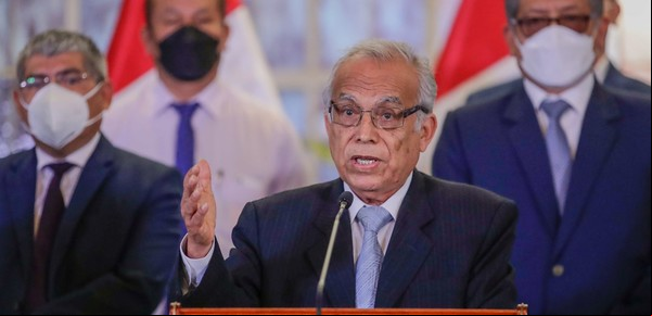 El gobierno de Pedro Castillo en Perú: el primer ministro pone como ejemplo a Hitler al hablar sobre obras públicas