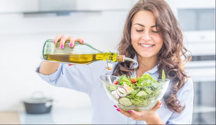 Aconsejan reducir las grasas e incrementar las legumbres, frutas y verduras en la dieta. Foto Shutterstock.
